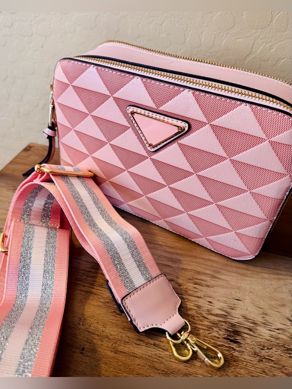 Textured Pink Geometric Crossbody Bag and Wallet Set with Glitter Strap NWT - Picture 5 of 9